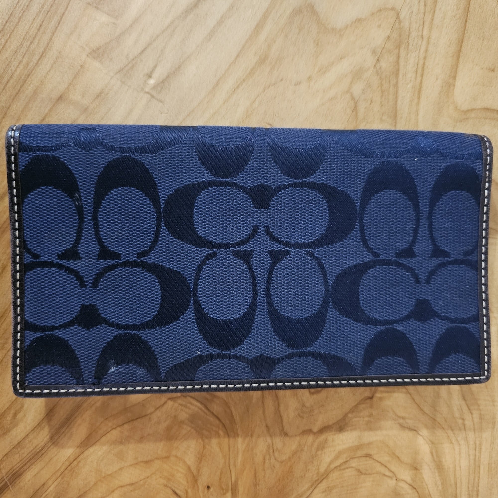 Coach Signature Wallet - Picture 3 of 8